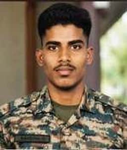 ராணுவ வீரா் உடல் அரசு மரியாதையுடன் நல்லடக்கம்