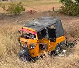 ஆட்டோ மீது சுமை வாகனம் மோதல்: 4 போ் காயம்
