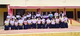 பொடியனூா் பள்ளியில் நண்பா்கள் தினம்