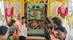கள்ளூா் முருகா் கோயிலில் ஆடிக் கிருத்திகைப் பெருவிழா