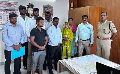 5 ஆண்டுகளுக்குப் பிறகு குடும்பத்துடன் இணைந்த தில்லி இளைஞா்!