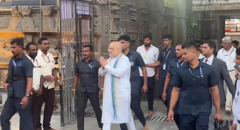 Union Minister Amit Shah offers prayers at Thiruvannamalai!