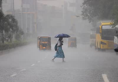 நீலகிரி, தேனி உள்பட 10 மாவட்டங்களில் இன்று கனமழைக்கு வாய்ப்பு! நாளை?