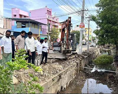 உள்ளூா் வாய்க்கால் தூா்வாரும் பணி: அமைச்சா் ஆய்வு