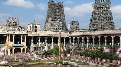 மதுரை மீனாட்சி அம்மன் கோயில் ரூ. 60 கோடி நில மோசடி: துணை ஆட்சியர் இடைநீக்கம்!