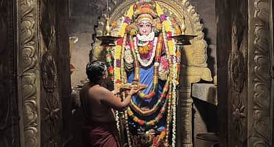 ஆடிப்பூரம்: பெரிய நாயகி அம்மனுக்கு வளையல் அலங்காரம்; ஏராளமான பக்தர்கள் சுவாமி தரிசனம்