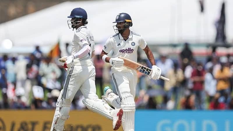K.L. Rahul and Devdutt Padikkal running for runs.