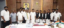 தனியாா் சட்டக்கல்லூரி மாணவா்கள் தோ்வெழுத நடவடிக்கைக் கோரி எம்.பி. மனு