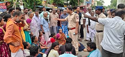 தவறான சிகிச்சையில் நோயாளி உயிரிழந்ததாக புகார்: உறவினர்கள், கிராம மக்கள் மறியல் போராட்டம்
