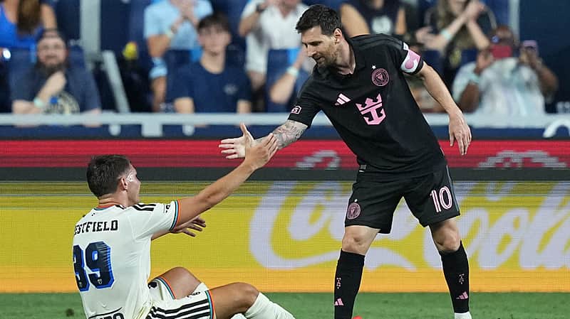 Inter Miami's Leo Messi (10) helps up Philadelphia Union's Frankie Westfield during the first half of an MLS soccer match, Wednesday, Aug. 19, 2026, in Chester, Pa. (AP Photo/Matt Rourke)