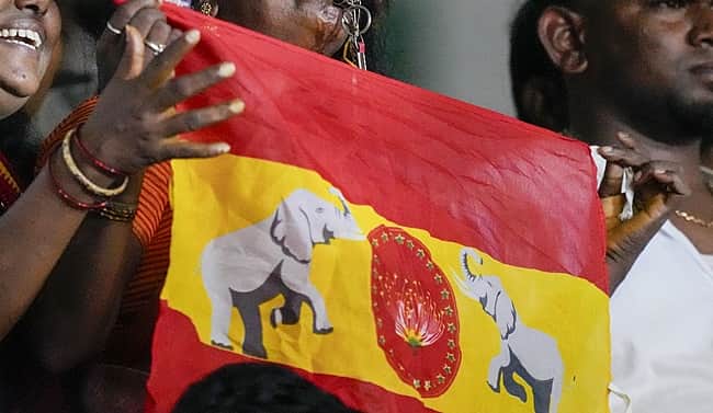 மாதம் ஒருமுறை மருத்துவா் 
பணியாற்ற அனுமதியுங்கள்: தவெக எம்எல்ஏ வேண்டுகோள்