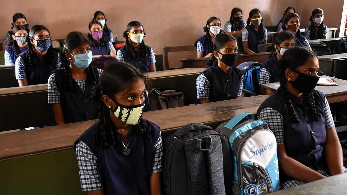 அரசுப் பள்ளியில் வட மாநில ஆசிரியர்களா? மாணவர்களின் பெற்றோர் எதிர்ப்பு
