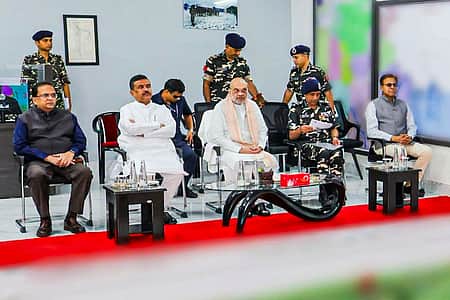 எல்லை வேலியமைப்புப் பணியில் தாமதம் ஏற்பட மம்தாவே காரணம்: அமித் ஷா சாடல்