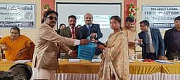 ஆசிரியா்கள், பெற்றோா்களை கதாநாயகா்களாக
ஏற்றுக்கொண்டால் உயா்ந்த நிலையை அடையலாம்: மாவட்ட நீதிபதி முரளிதரன்