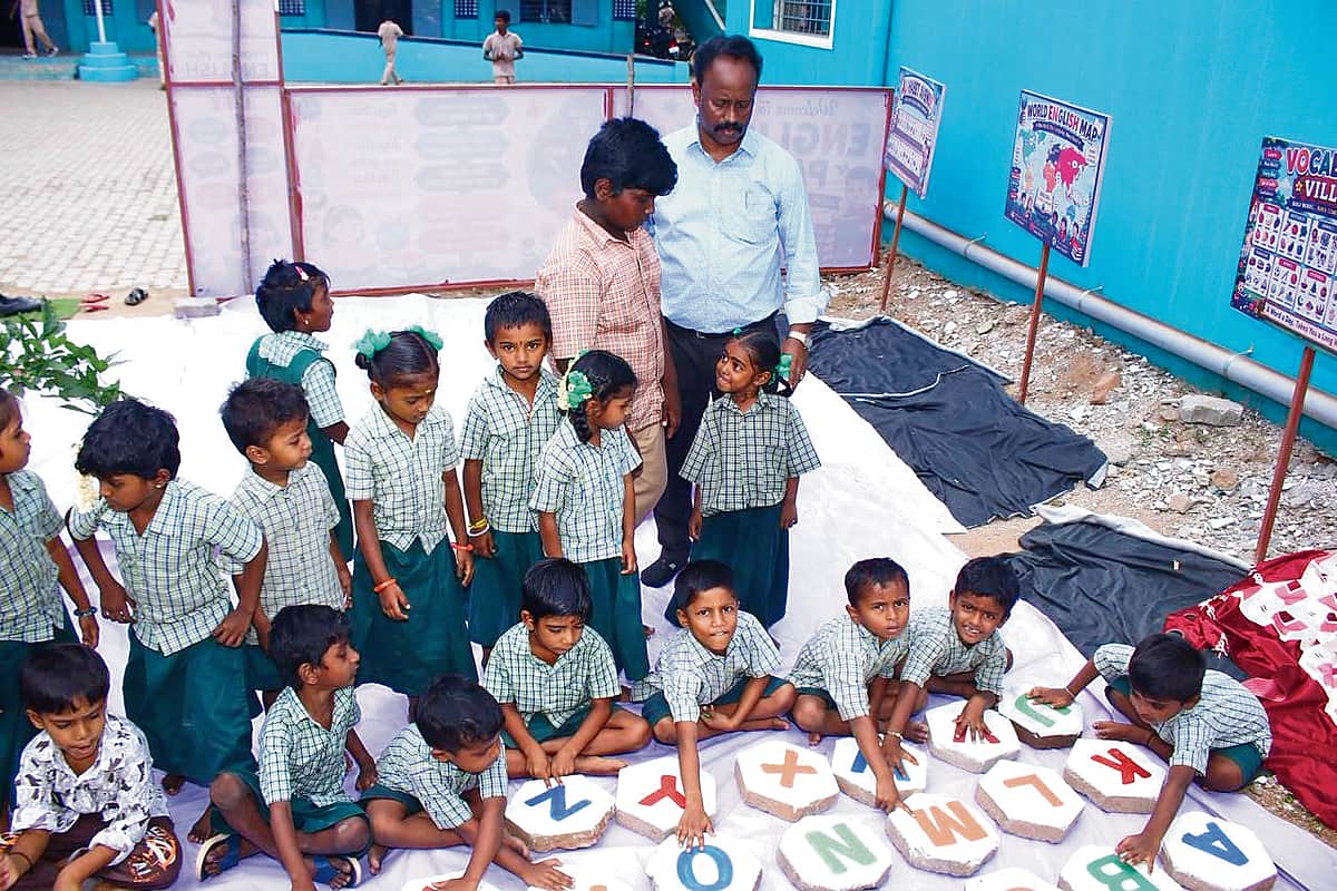 பள்ளியில் ஆங்கிலப் பூங்கா!