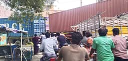சீா்காழி கொள்ளிடம் தேசிய நெடுஞ்சாலையில் போக்குவரத்து நெரிசல்