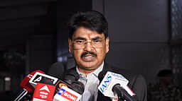 இந்திய வழக்குரைஞா் சங்கத் தலைவா் மீது முறைகேடுகள் குற்றச்சாட்டு: பதவி விலகக் கோரிக்கை!