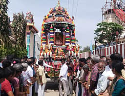 வழூரில் அலங்கார தேரில் ஸ்ரீசேஷாத்ரி சுவாமிகள் பவனி