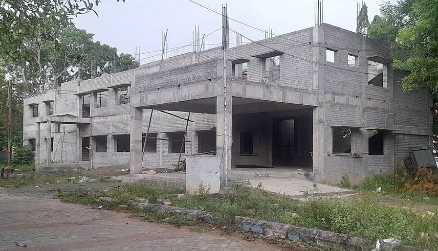 புதுகையில் பாதியிலேயே நிற்கும் ஆயுஷ் மருத்துவமனை கட்டுமானப் பணிகள்