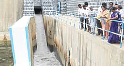 மோா்தானா அணையிலிருந்து தண்ணீா் திறப்பு