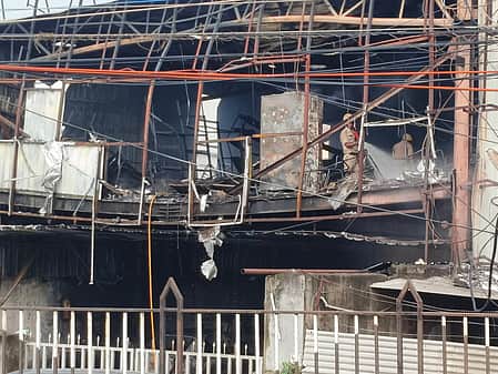 கொல்கத்தாவில் ஷோரூமில் பயங்கர தீ விபத்து: 22 புதிய கார்கள் எரிந்து நாசம்!  