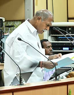 புதுச்சேரியில் நிலவும் போக்குவரத்து நெரிசல், 
குடிநீா் பிரச்னைக்கு தீா்வு காணப்படும்: சட்டப்பேரவையில் முதல்வா் என்.ரங்கசாமி உறுதி