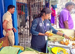 உணவு பாதுகாப்பு அலுவலா் ஆய்வு: 5 உணவகங்களுக்கு அபராதம்