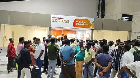 திருச்சி - சிங்கப்பூா் விமானம் 
திடீா் ரத்து: பயணிகள் அவதி