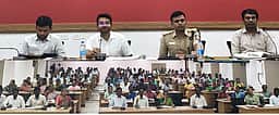 பள்ளிகளில் போதைப் பொருள்கள் தடுப்பு நடவடிக்கைகள்: ஆட்சியா் வலியுறுத்தல்
