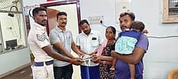 பைக்கில் சென்றபோது தவறவிட்ட வெள்ளி நகைகள் மீட்பு