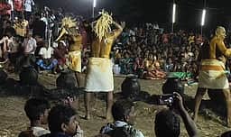 கிளாக்குளம் கள்ளவாண்ட சுவாமி
கோயிலில் வேட்டை பானை நிகழ்வு