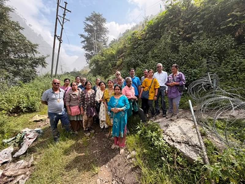 <P>A group of 20 people from TN have taken refuge in the Armed Police Outpost in Timure following the flash flood in Nepal on Wednesday.</P>
