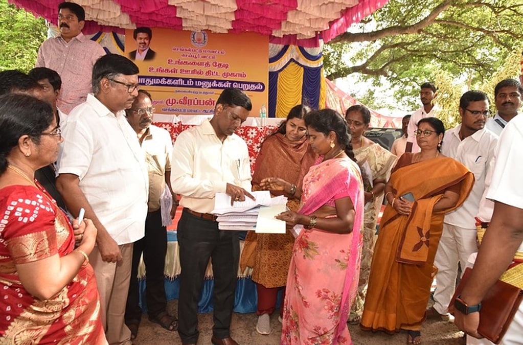 ‘ உங்களைத் தேடி உங்கள் ஊரில்’ முகாம்: ஆட்சியா் ஆய்வு