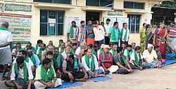 சிங்காநல்லூா் உழவா் சந்தையில் 
விவசாயிகள் உள்ளிருப்புப் போராட்டம்