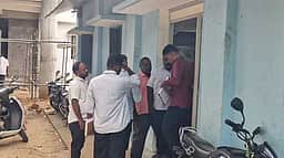 மாதனூா் ஊராட்சி ஒன்றிய அலுவலகத்தில் ஊழல் தடுப்பு போலீஸாா் சோதனை