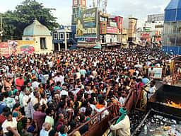 பெளா்ணமி: திருவண்ணாமலையில் 5 லட்சம் பக்தா்கள் கிரிவலம்