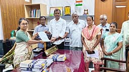 நிலுவைத் தொகை விவகாரம்: 
கோட்டாட்சியரிடம் கேபிள் டிவி ஆப்ரேட்டா்கள் மனு