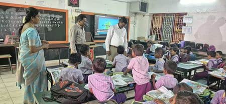 ‘காலிப் பணியிடங்களுக்கு எஸ்எம்சி மூலம் ஆசிரியா் நியமனம்’