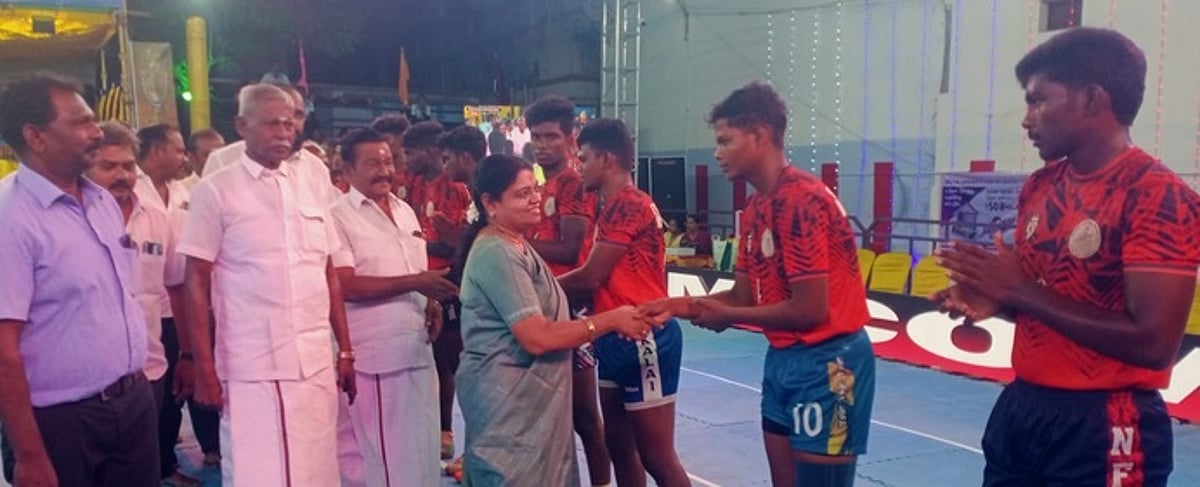 தூத்துக்குடியில் மாநில கபடிப் போட்டி: முதல் ஆட்டத்தில் கரூா் சேரன் கல்லூரி வெற்றி
