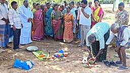 கருணாகரச்சேரியில் புதிய குளம் அமைக்கும் பணி தொடக்கம்