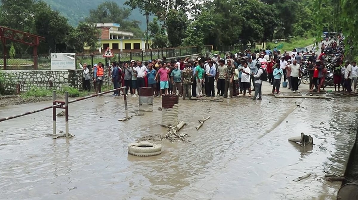 நேபாளம் சென்ற ராசிபுரம் தொழிலதிபா் குறித்து தகவல் கிடைக்காததால் உறவினா்கள் கவலை