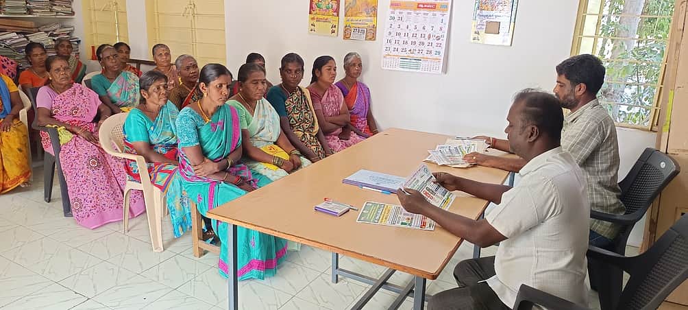 வீட்டில் இருந்து குப்பையை தரம் பிரித்து தூய்மைப் பணியாளா்களிடம் வழங்க வேண்டும்