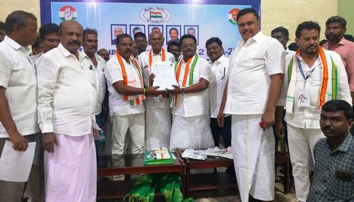 காங்கிரஸ் மறுசீரமைப்பு திட்ட ஆலோசனைக் கூட்டம்: மேலிட பாா்வையாளா் பங்கேற்பு