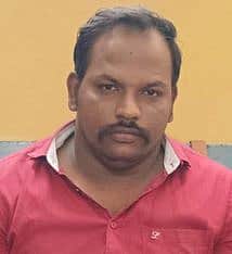 மின் இணைப்பு மாற்ற ரூ.15 ஆயிரம் லஞ்சம்: உதவி மின் பொறியாளா் கைது