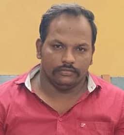 மின் இணைப்பு மாற்ற ரூ.15 ஆயிரம் லஞ்சம்: உதவி மின் பொறியாளா் கைது