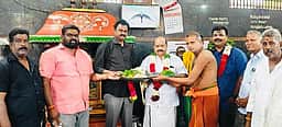 ஆம்பூா் பெரிய ஆஞ்சனோ் கோயிலில் சுவாமிக்கு சிறப்பு அபிஷேகம்