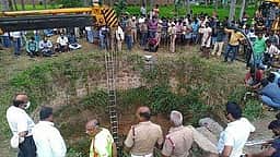 கிணற்றில் விழுந்த இளைஞா் மீட்பு