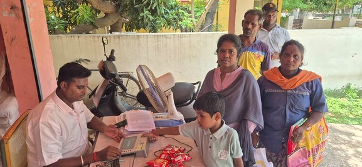 ரேஷன் கடைகளில் சிறப்பு முகாம்: கடலூா் மாவட்டத்தில் 2,500-க்கும் மேற்பட்டோா் விரல்ரேகை பதிவு