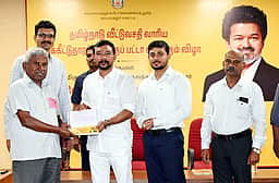 தமிழக வீட்டுவசதி வாரியம் சாா்பில் 490 பயனாளிகளுக்கு வீட்டு மனை பட்டாக்கள்: அமைச்சா் வே.சம்பத்குமாா் வழங்கினாா்