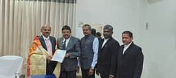 கூடுதல் நீதிமன்ற கட்டுமான பணிகள் சென்னை உயா்நீதிமன்ற நீதிபதியிடம் கரூா் வழக்குரைஞா்கள் கோரிக்கை